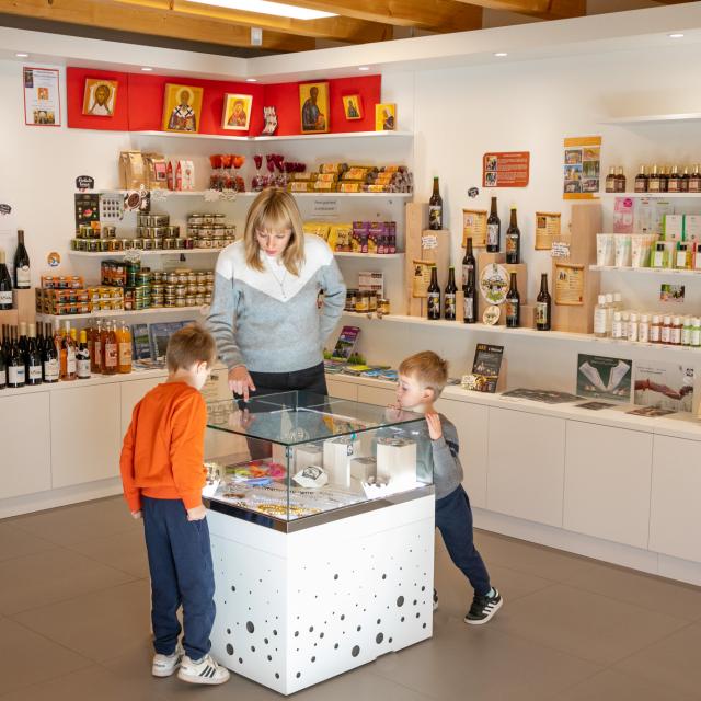 Information desk store in Ars-sur-Formans