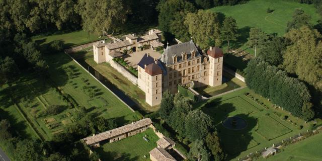 Vue aérienne du Château de Fléchères à Fareins