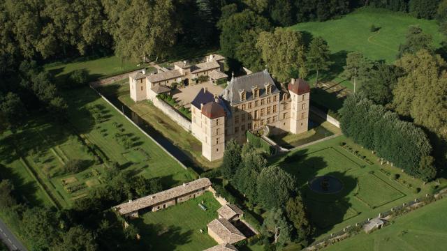 Vue aérienne du Château de Fléchères à Fareins