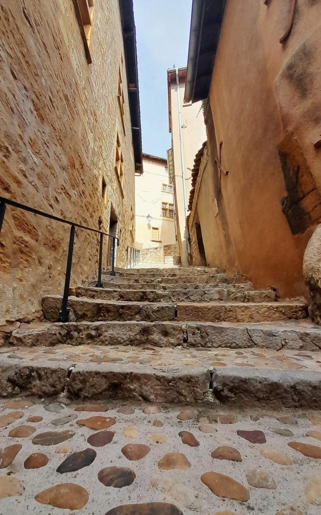 Alley in the old town of Trévoux