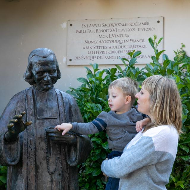 Statue du Saint Curé d'Ars