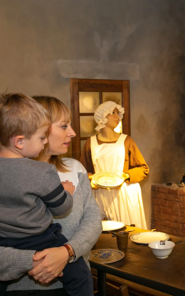 Visite en famille au Musée de cire La vie du Saint Curé d'Ars