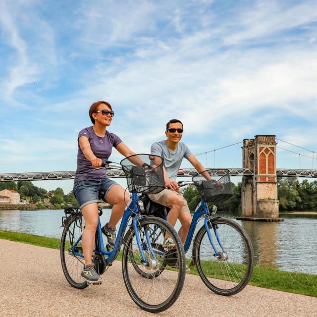 Balade à vélo sur La Voie Bleue à Trévoux