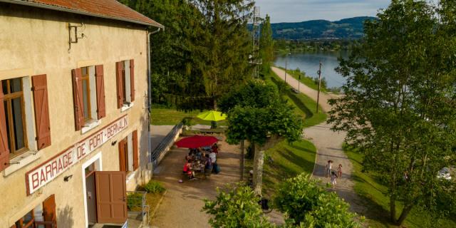 Pause à La Maison Eclusière De Parcieux Sur La Voie Bleue (1)