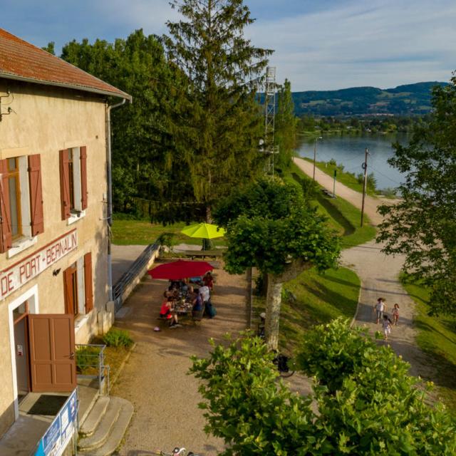 Pause à La Maison Eclusière De Parcieux Sur La Voie Bleue (1)