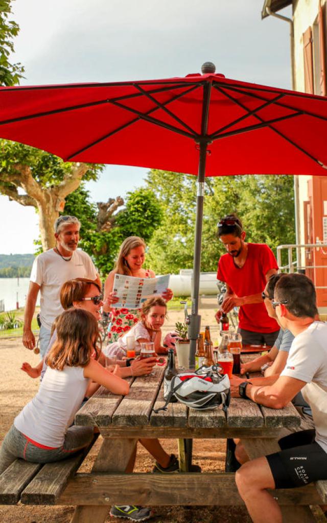 Break at the Parcieux Lock House on the Voie Bleue