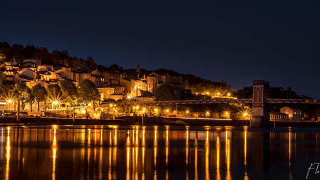 Vue sur Trévoux la nuit