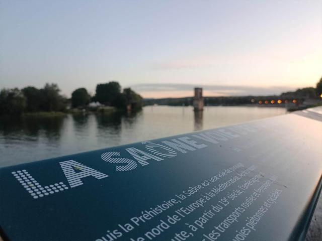 Vue sur la Saône depuis l'estacade à Trévoux