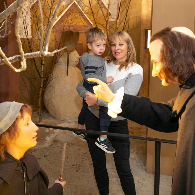 Visite en famille au musée de cire La vie du Saint Curé d'Ars