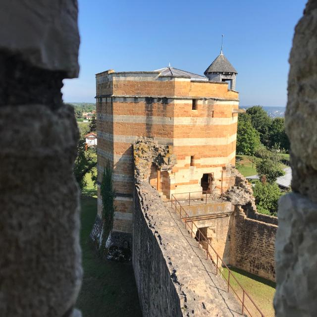 Vue sur le donjon du Château-fort de Trévoux