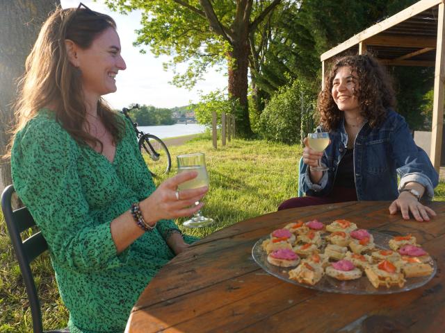 Aperitif at La Roue Libre bicycle café in Trévoux