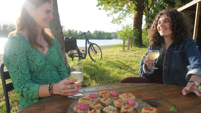 Apéritif au café vélo La Roue Libre à Trévoux