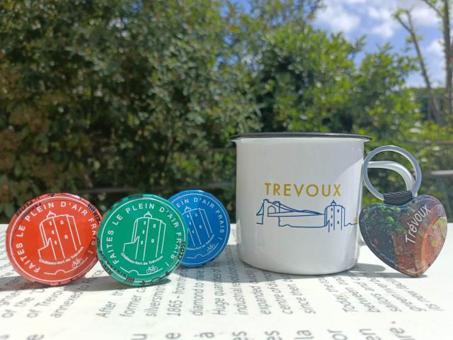 Souvenirs en vente dans les boutiques de l'Office de Tourisme Ars Trévoux