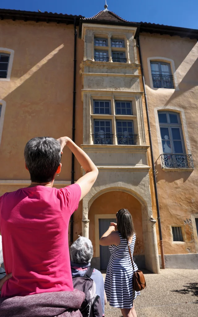 Visite guidée de Trévoux - Vue sur l'Oriel de l'Hôtel Pierre et Anne de Bourbon